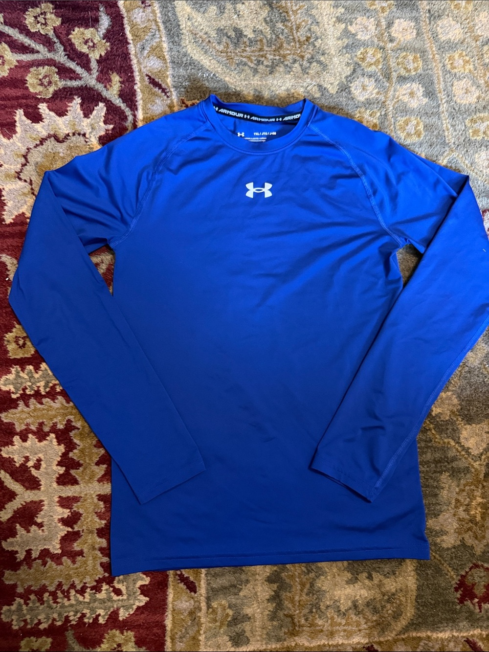 Under Armour Blue Long-Sleeve Boys XL heatgear athleayic shirt